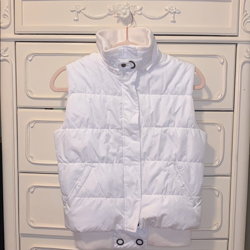 H2J White Vest w removable fur hood Sz M